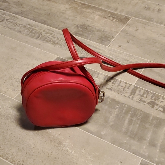 EUC Diamicci Red Round Crossbody Bag